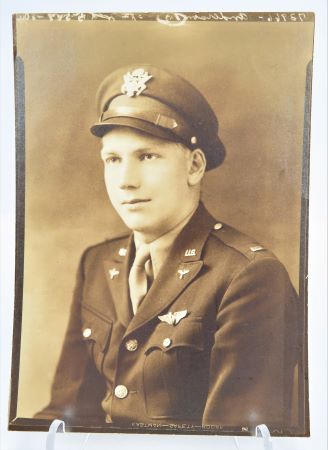 WWII STUDIO PORTRAIT OF USAAF BOMBARDIER